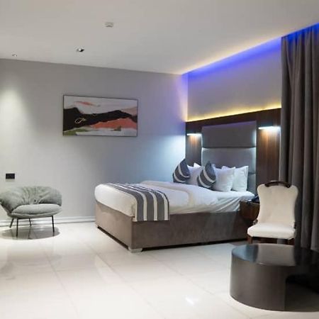 Gravity Hotels By Ace Оуери Екстериор снимка