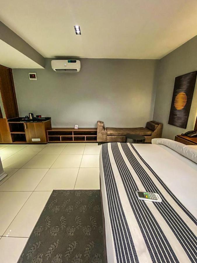 Gravity Hotels By Ace Оуери Екстериор снимка